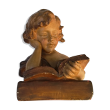 Plaster bust reader