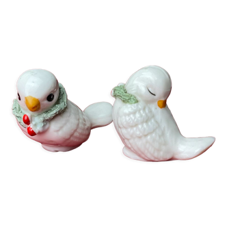 Paire d'oiseaux blancs miniatures en céramique ancienne