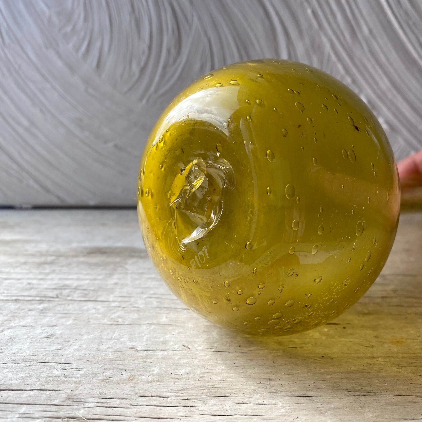 Bubble-blown glass solo flower vase