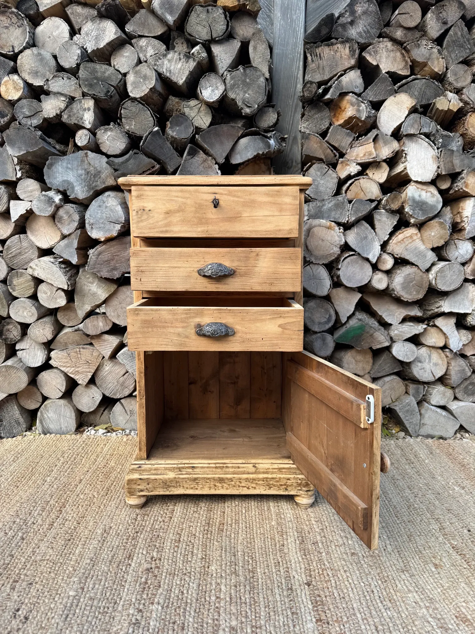 Solid wood chiffonier / Storage furniture