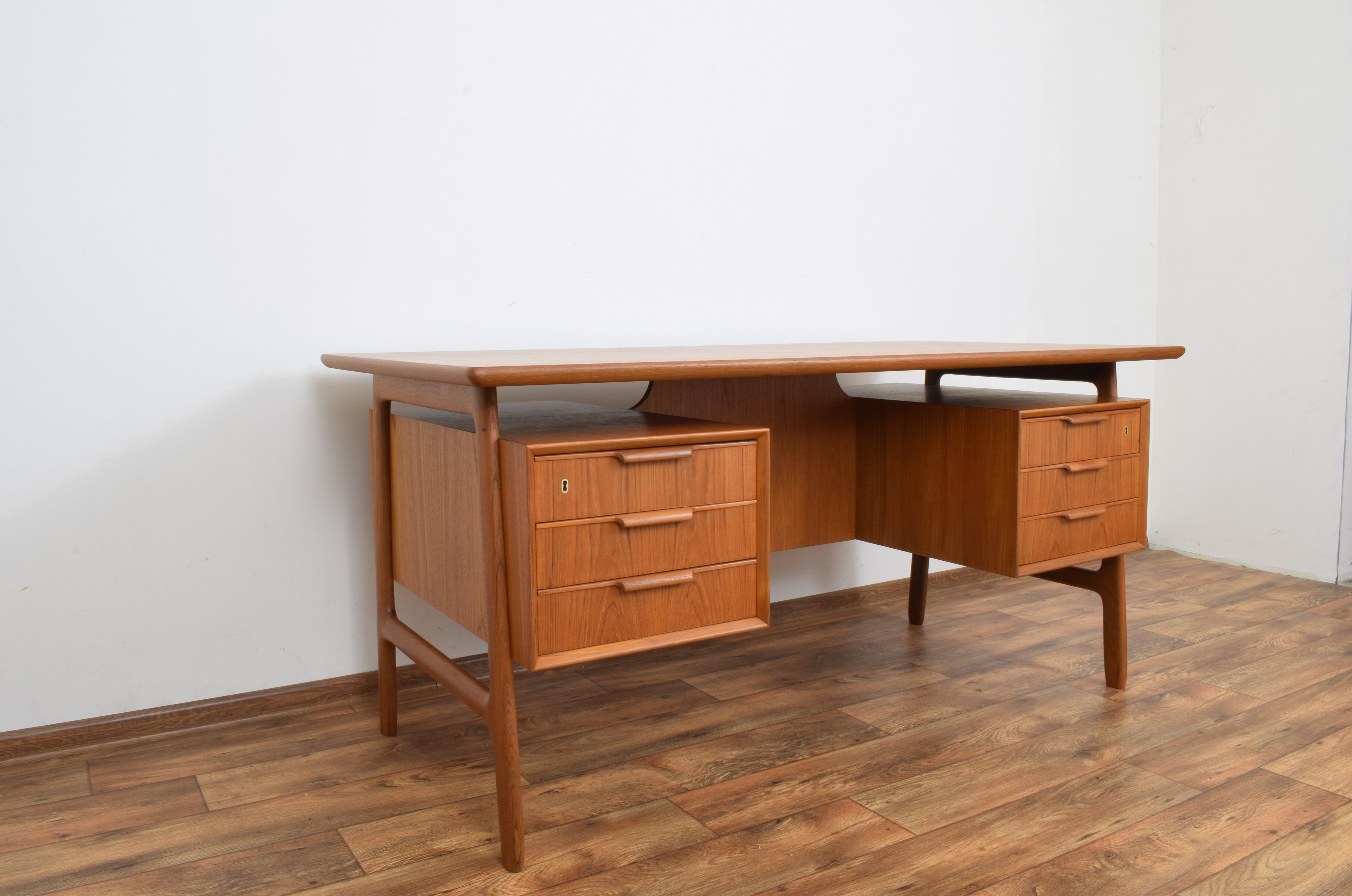 Mid-century danish teak desk model 75 form Omann Jun, 1950s