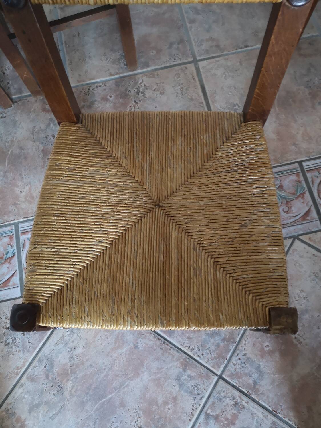 Set of 5 straw chairs