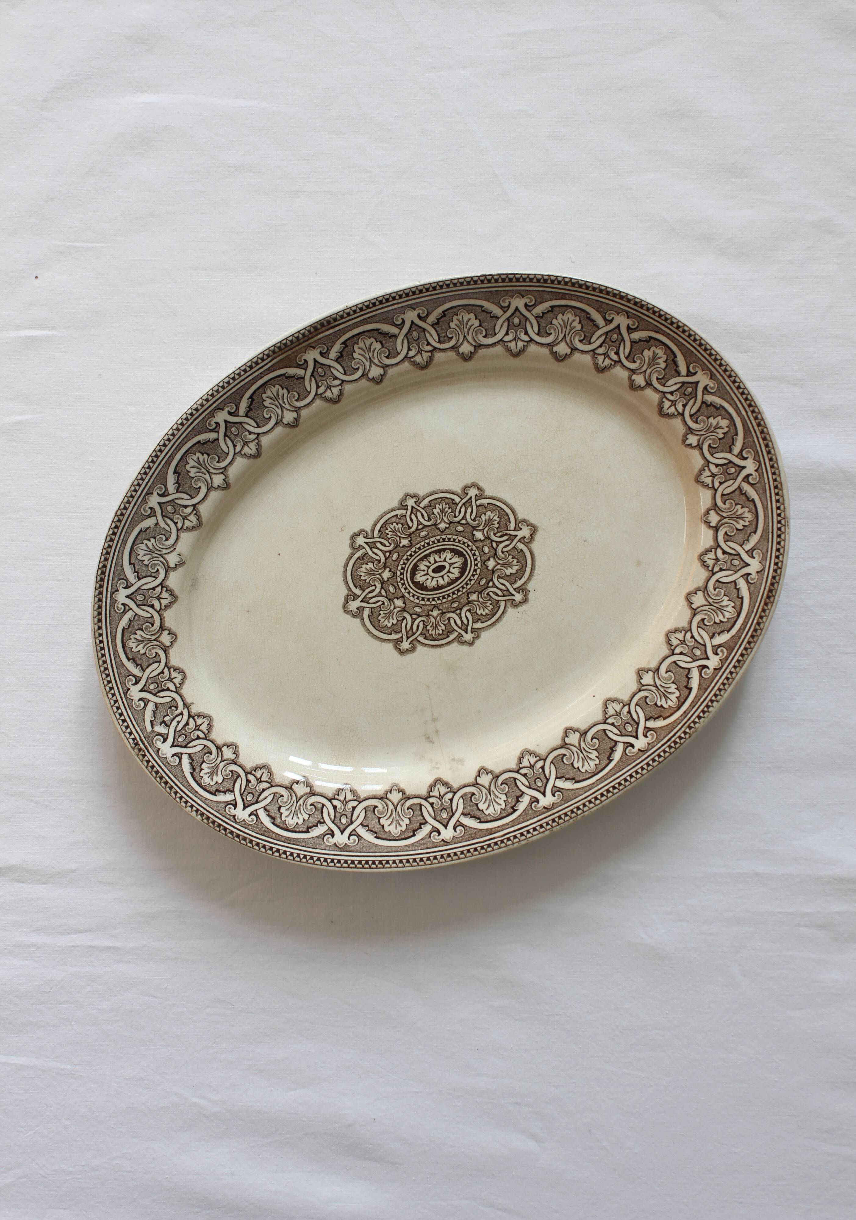 Oval flat in iron earth brown brown decoration