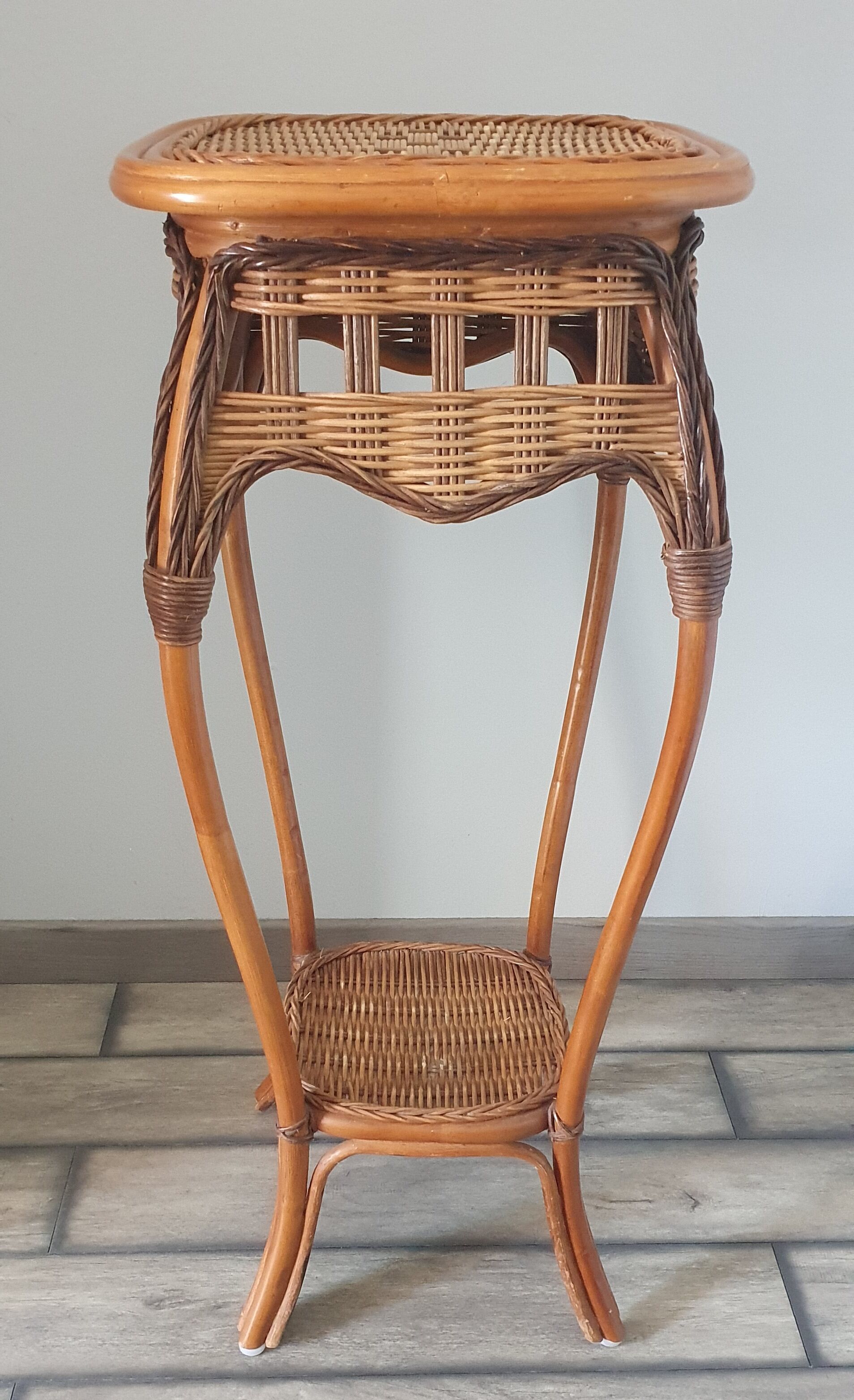 Rattan plant holder