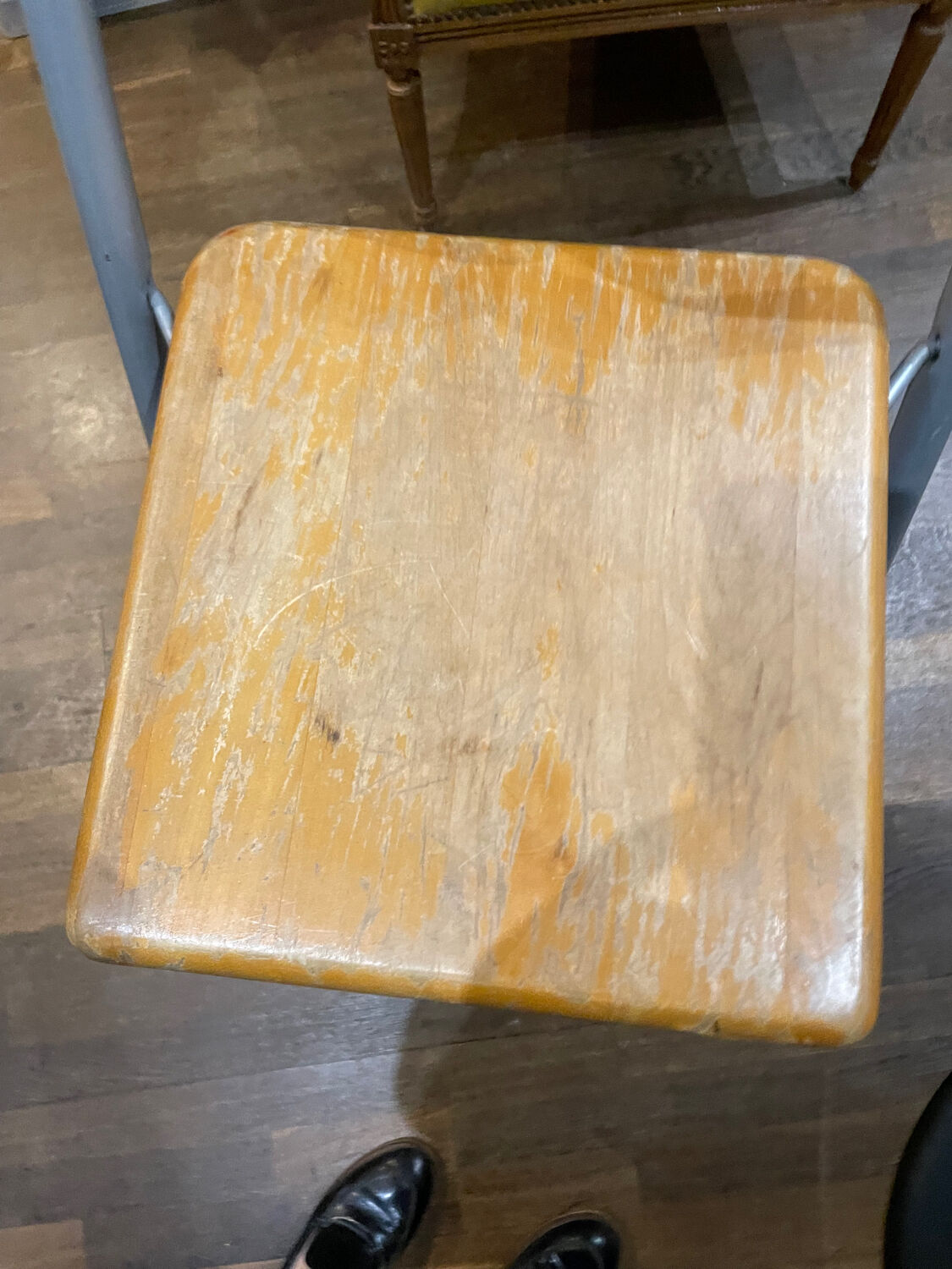 Set of high Ikea bistro table and its 2 stools