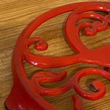Enameled cast iron trivet