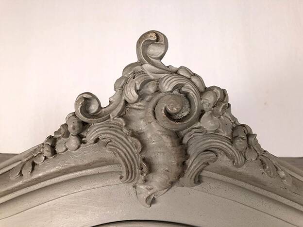 Lively rockery style display case in gray lacquered wood and painted flower decoration. Around 1900