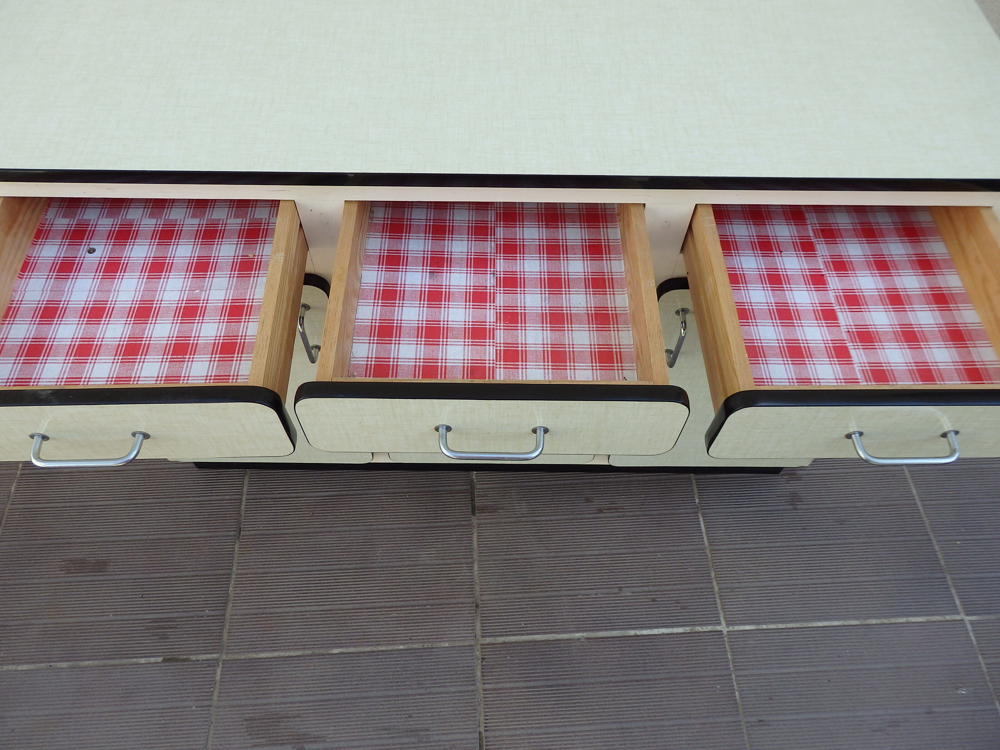 Low kitchen furniture formica