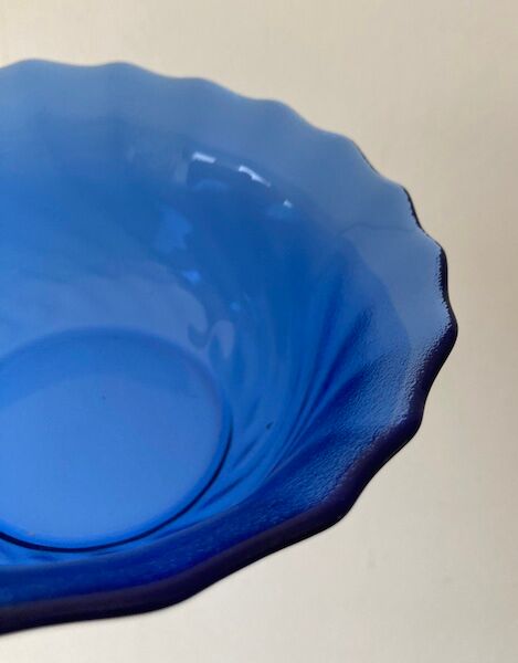 Arcoroc cup in blue glass