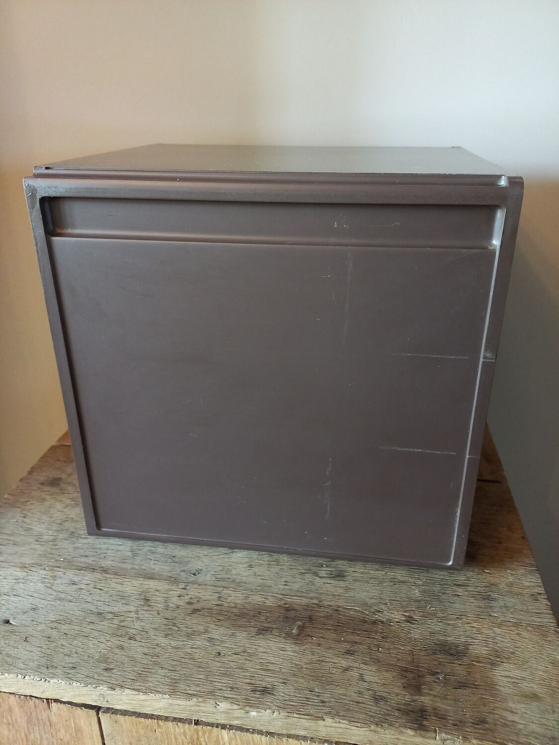 Storage lockers magazines vintage plastic 70-80