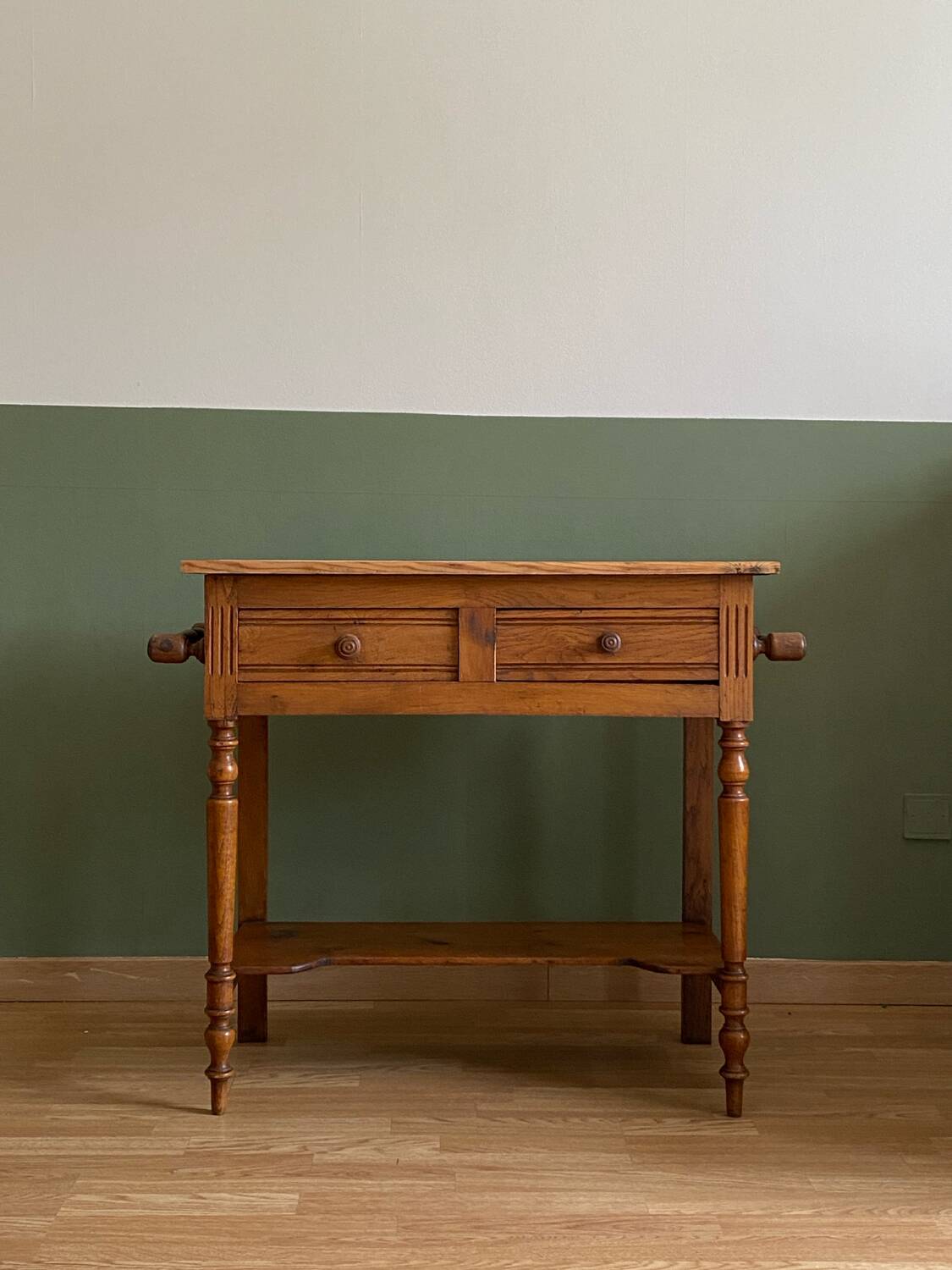 Central island / vanity unit / serving trolley