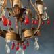 Antique chandelier in gilded sheet metal and red and white crystal pendants, 1900