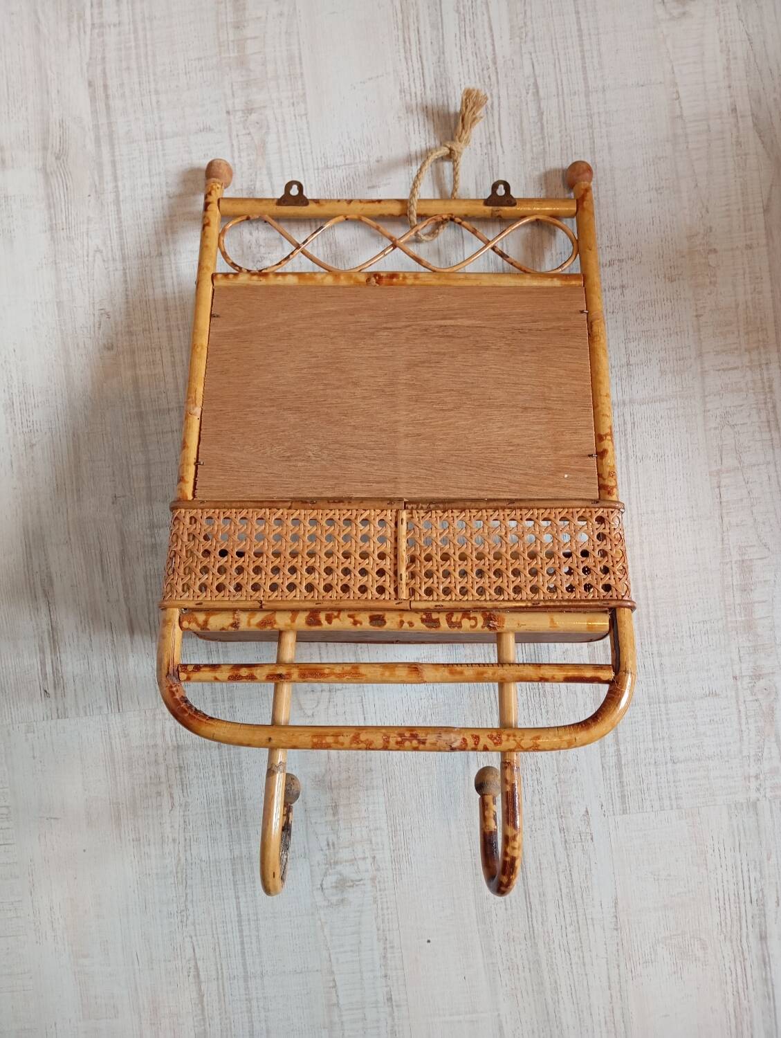 Wall shelf, rattan towel rack