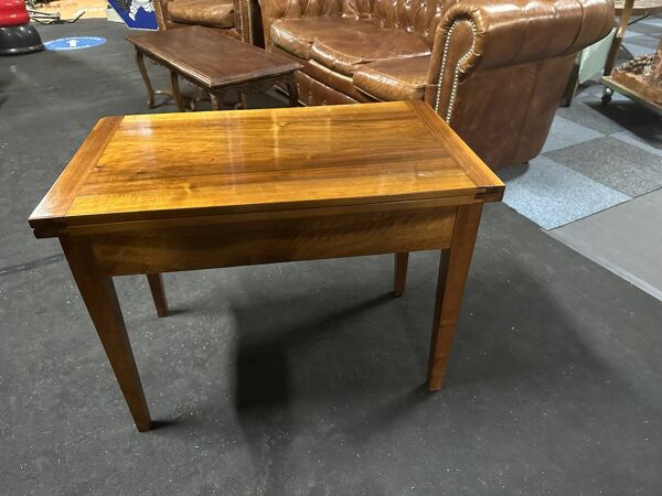 Table de jeux en merisier