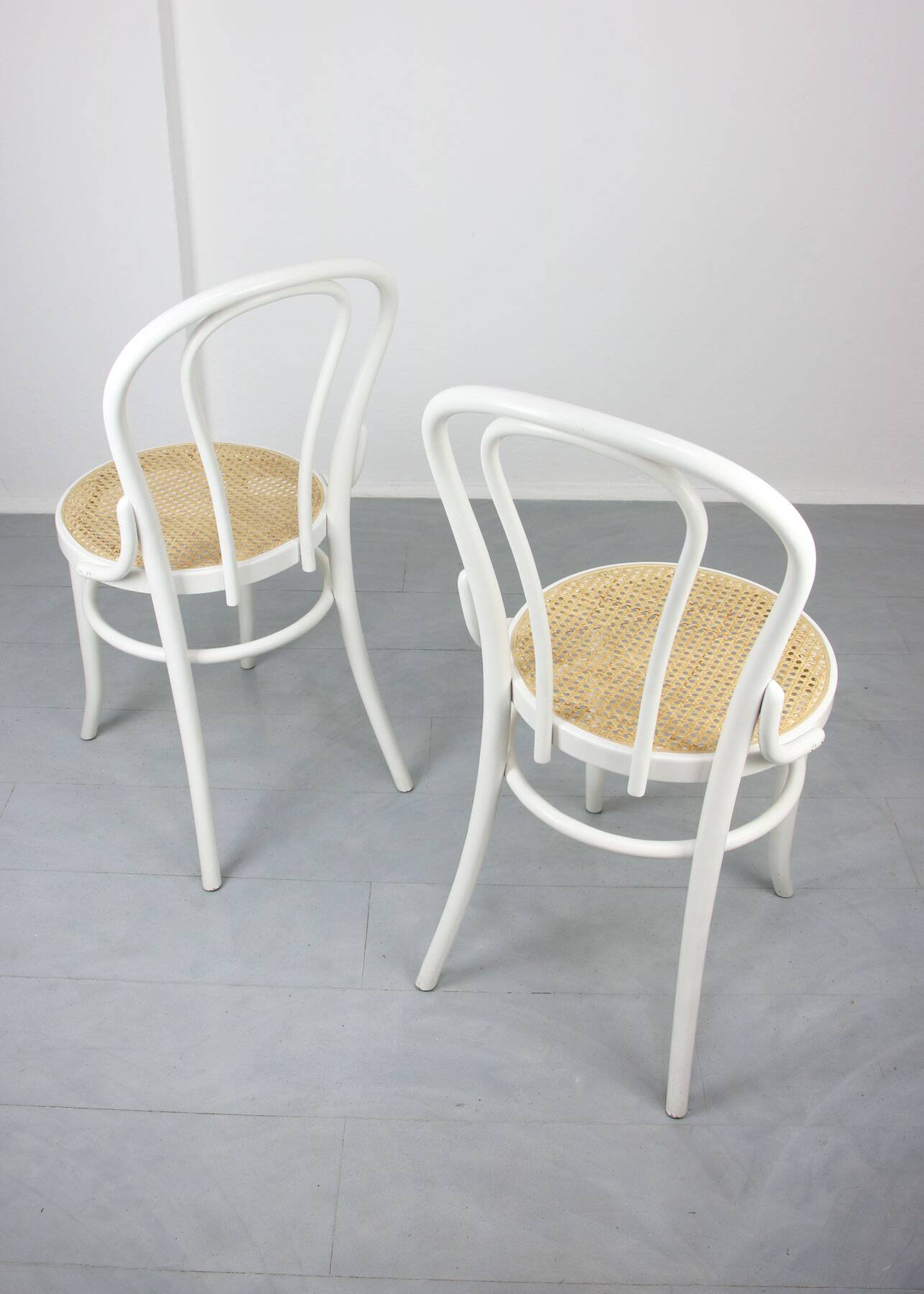 No. 18 White Chairs by Michael Thonet, Set of 4