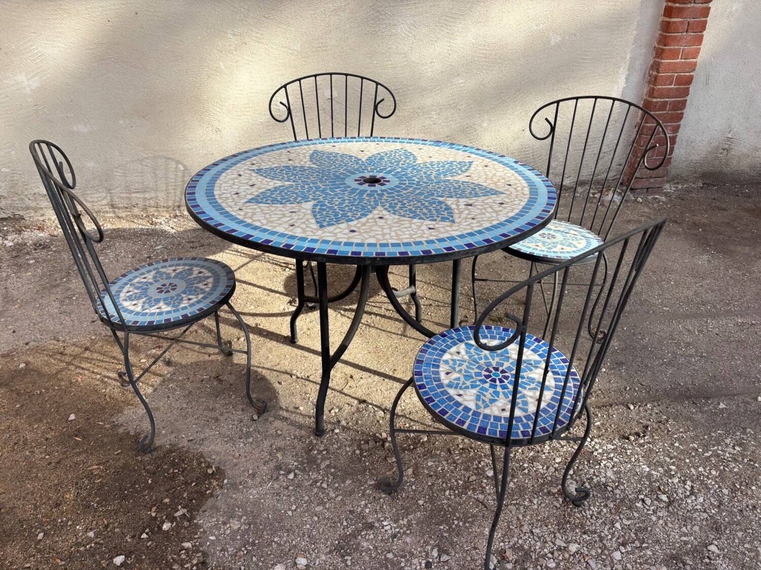 Mosaic garden furniture set in wrought iron, Mediterranean style, table and 4 chairs.