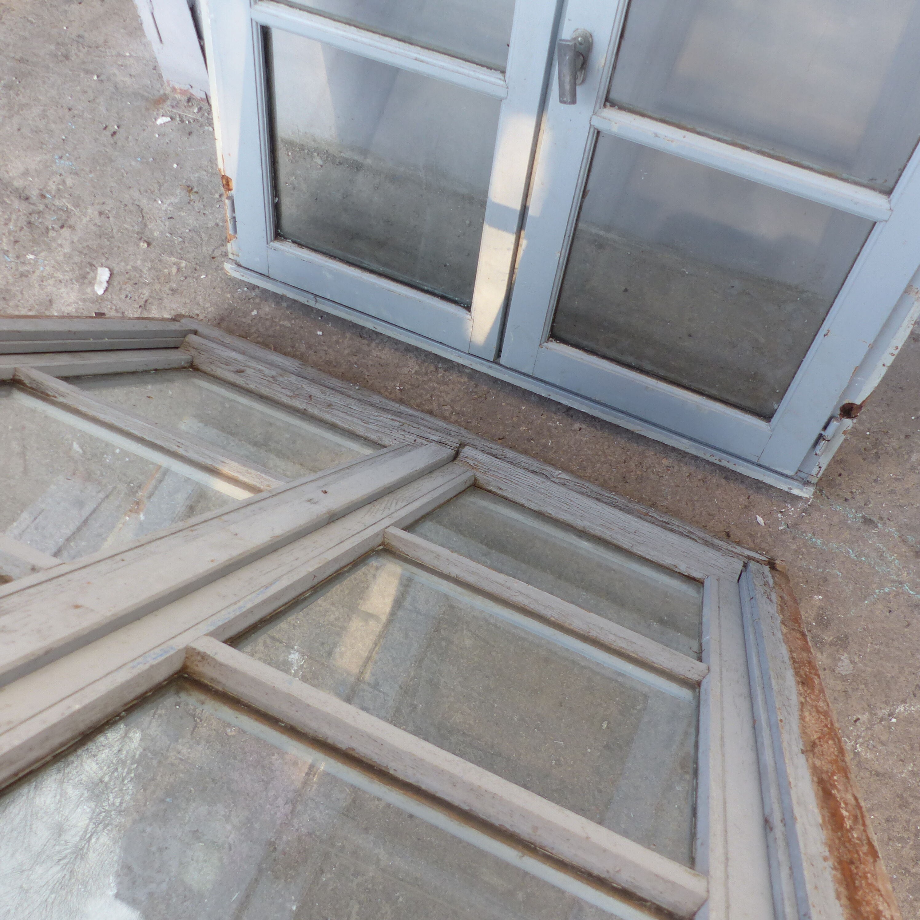 L 106 x H 138 cm old wooden window