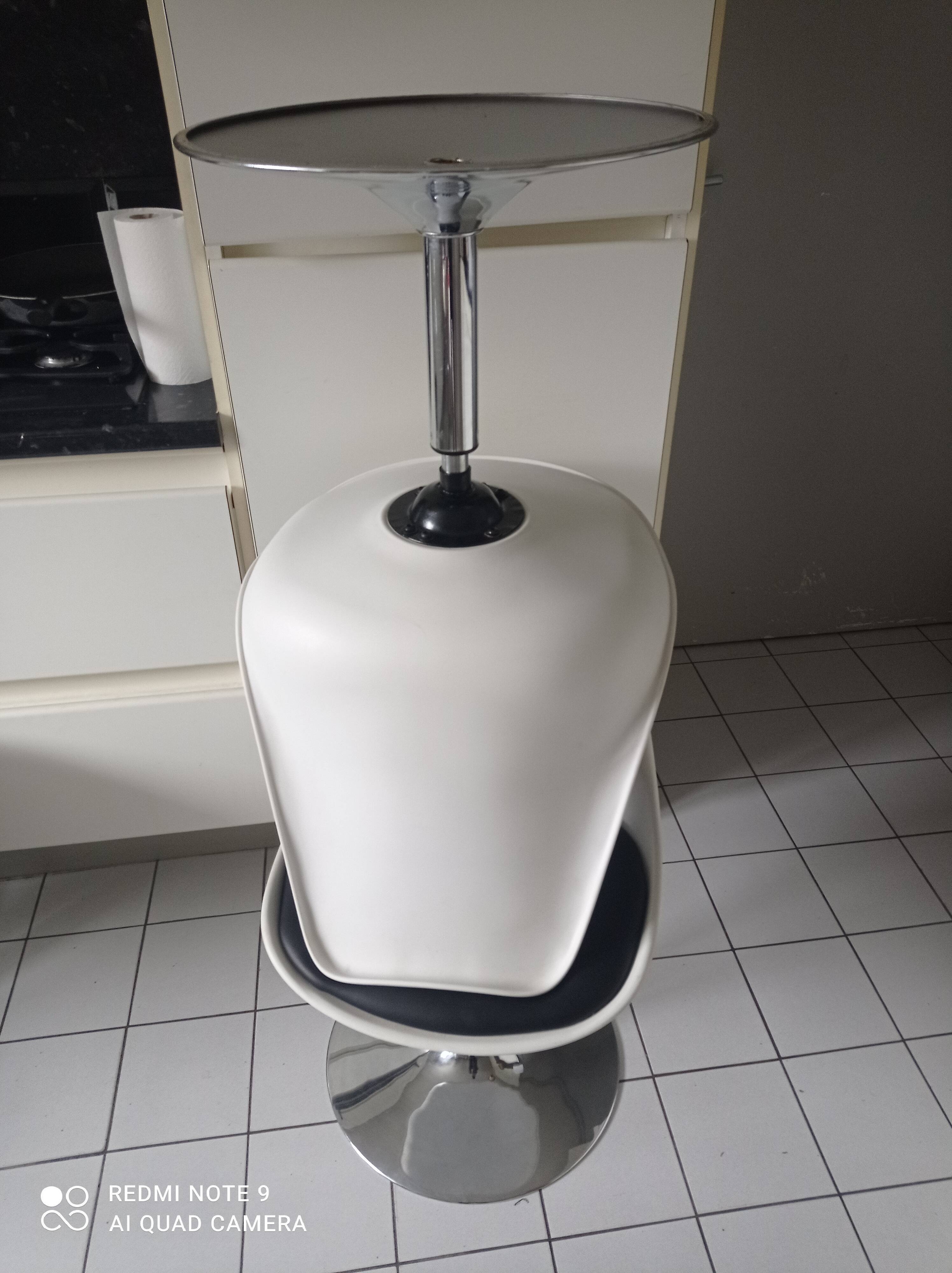 Set of 4 swivel tulip chairs