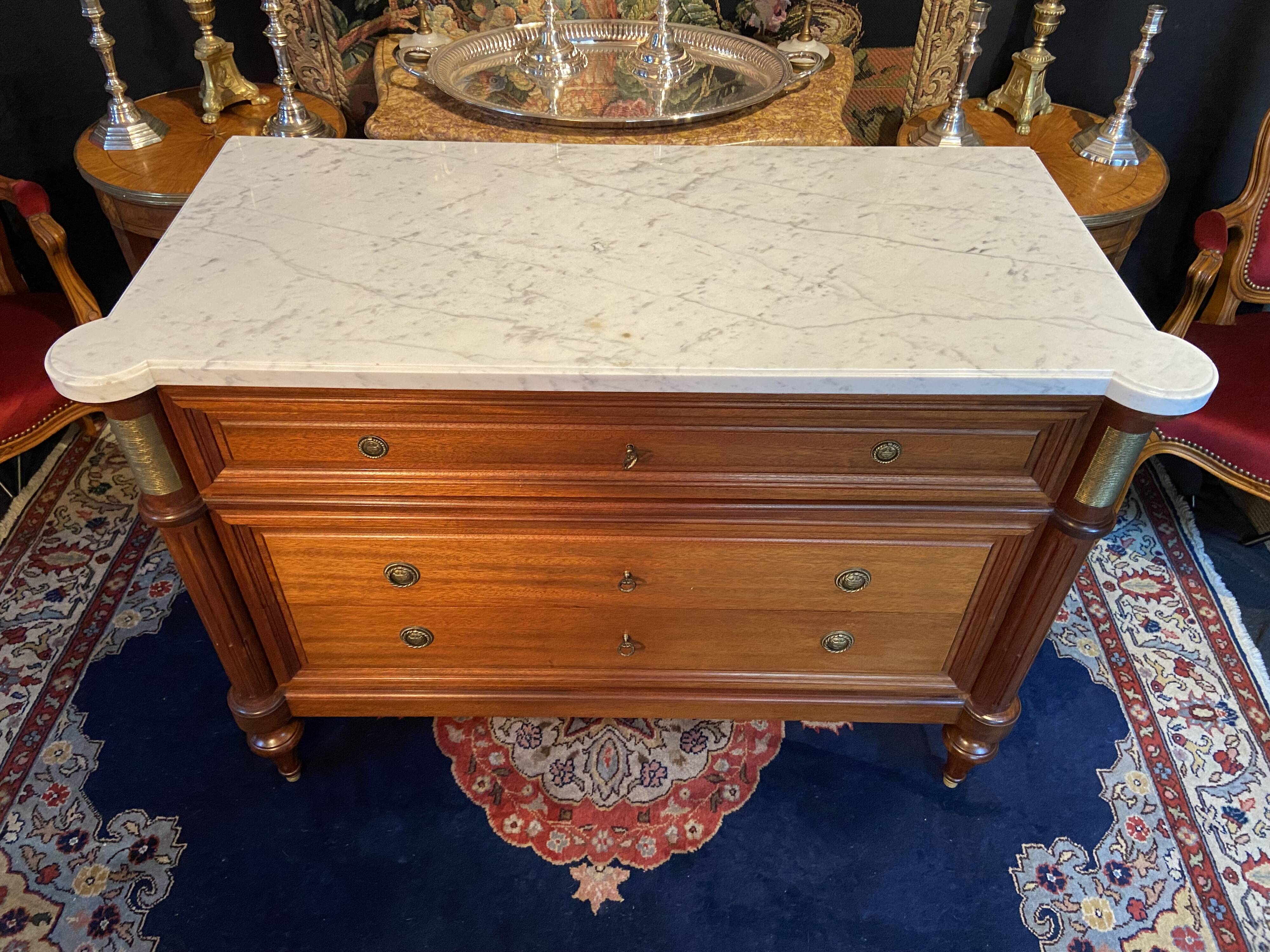 3-drawer chest of drawers in solid mahogany with white marble top in Louis XVI style