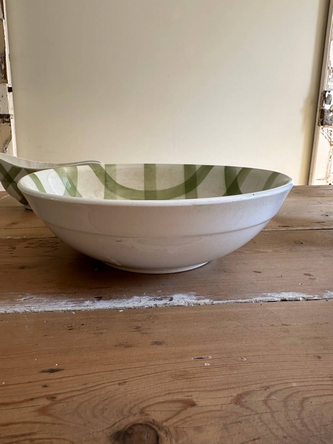 Set of dishes Moulin des loups