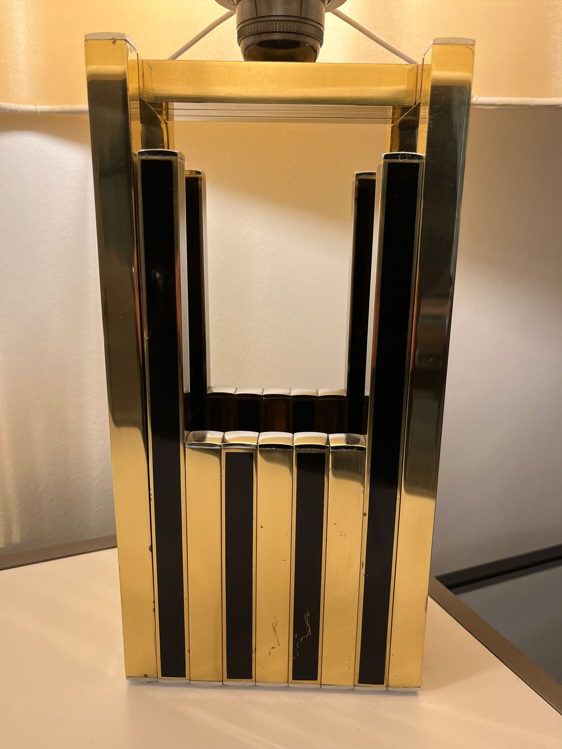 Lampe en laiton doré et noir années 70