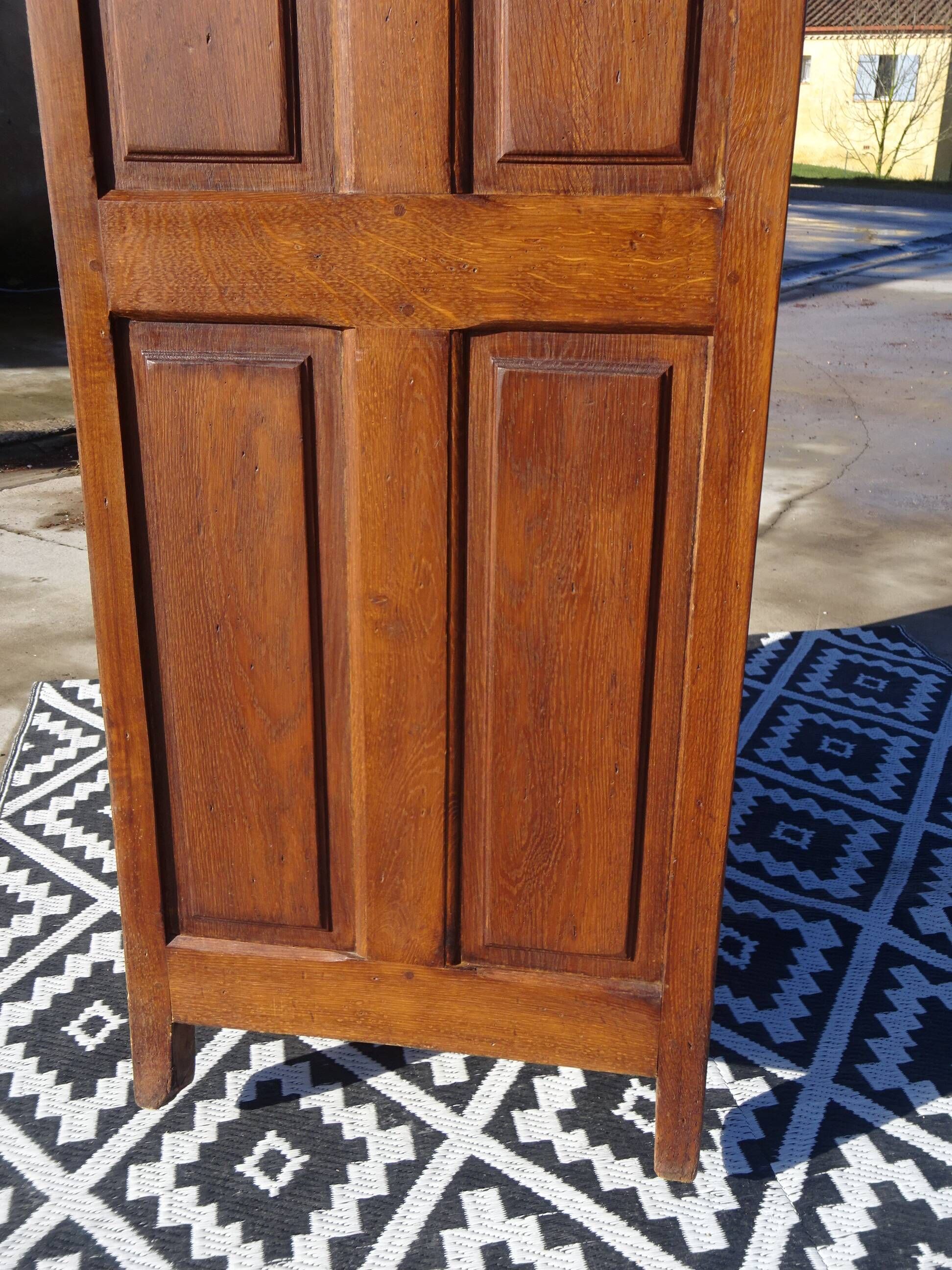 Small oak cabinet, 4 doors, Louis XIII style