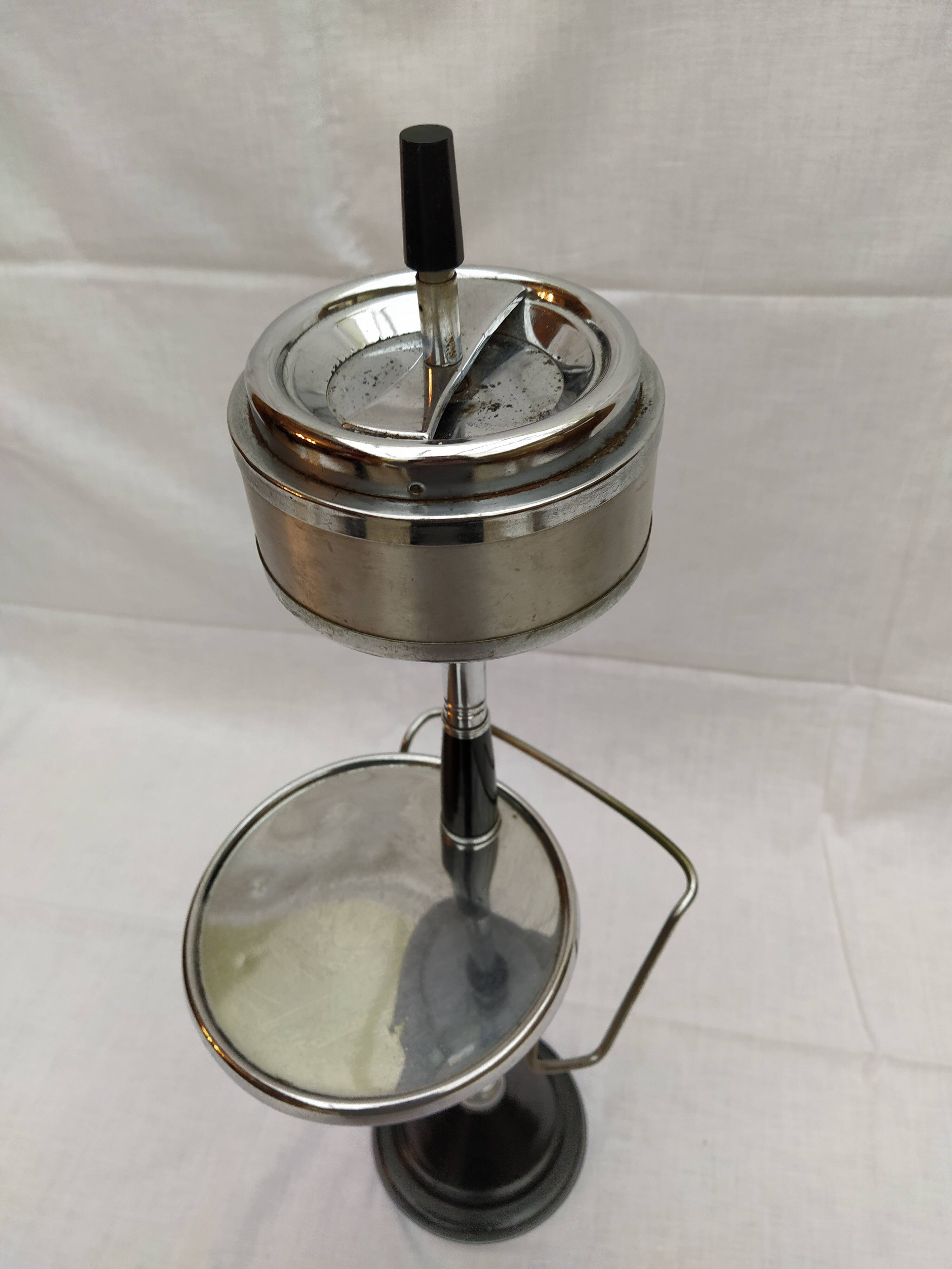 Standing ashtray