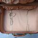 Valise vintage cuir monogrammée JV