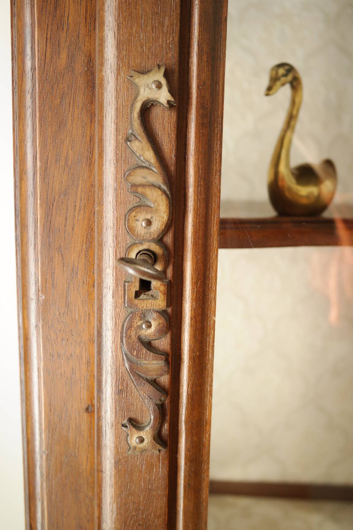 Curved display cabinet in solid walnut, mid-20th century.