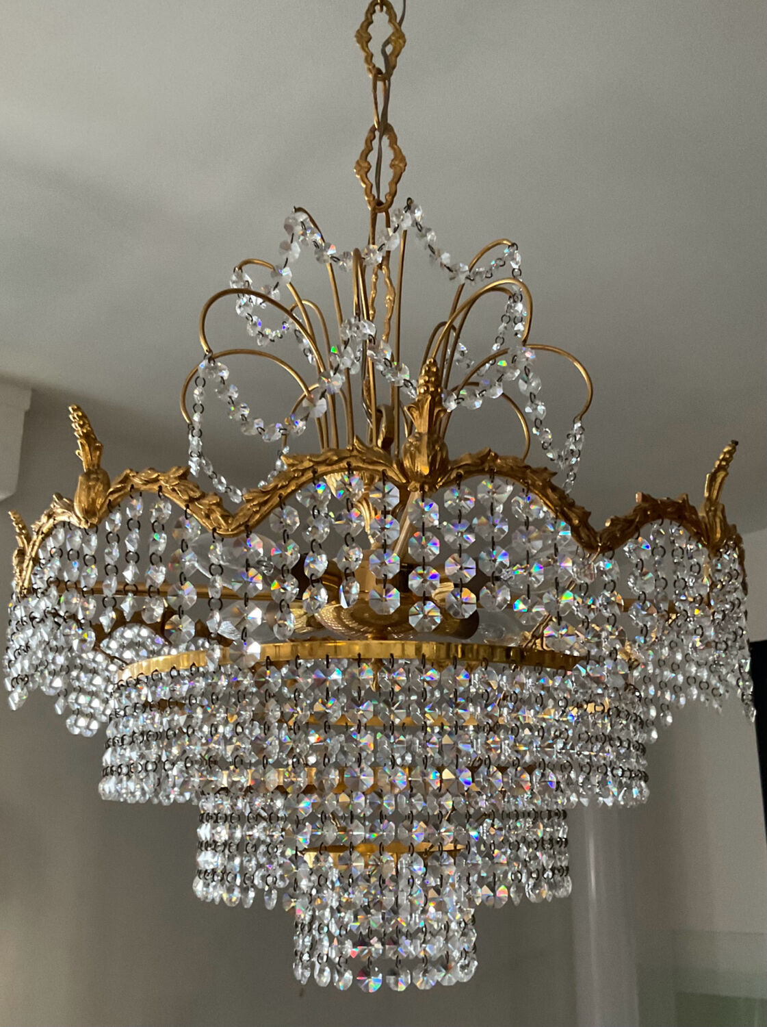 Waterfall chandelier in gilded bronze and crystal tassels