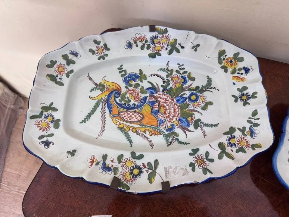 Keller and Guerin: Set of two polychrome earthenware dishes – 19th century