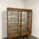 Armoire vintage avec portes vitrées