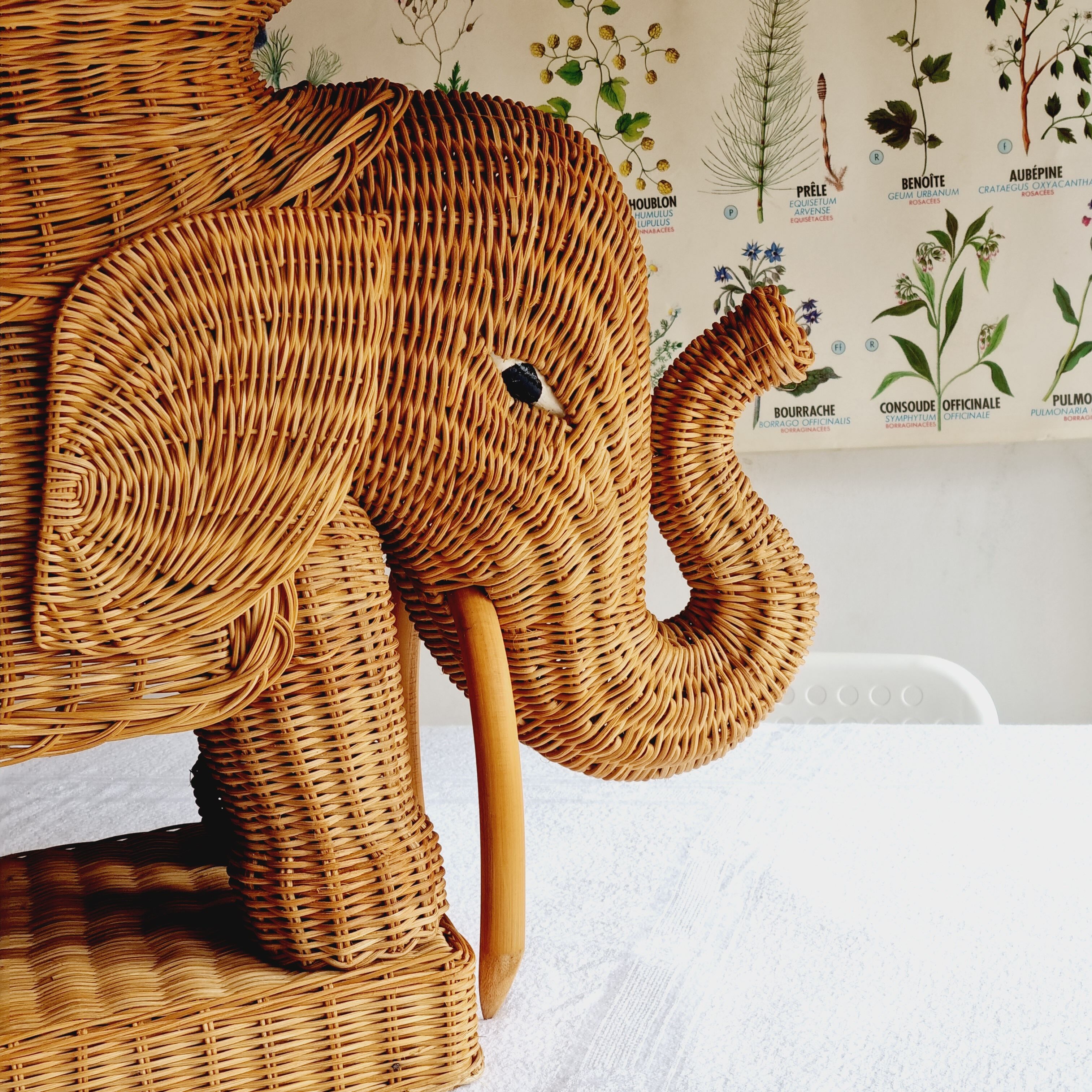 Side table or end of elephant sofa in wicker and rattan 70'