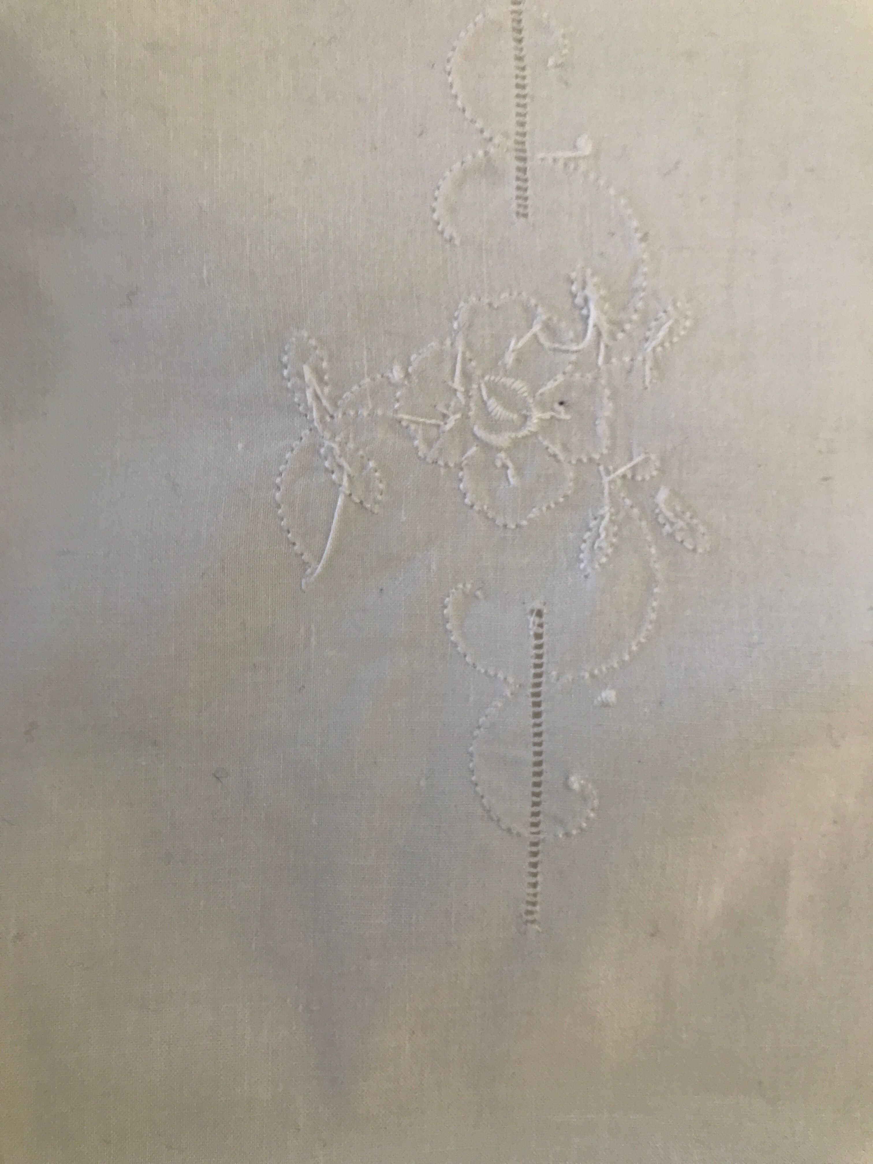 Nappe and 12 vintage embroidered towel