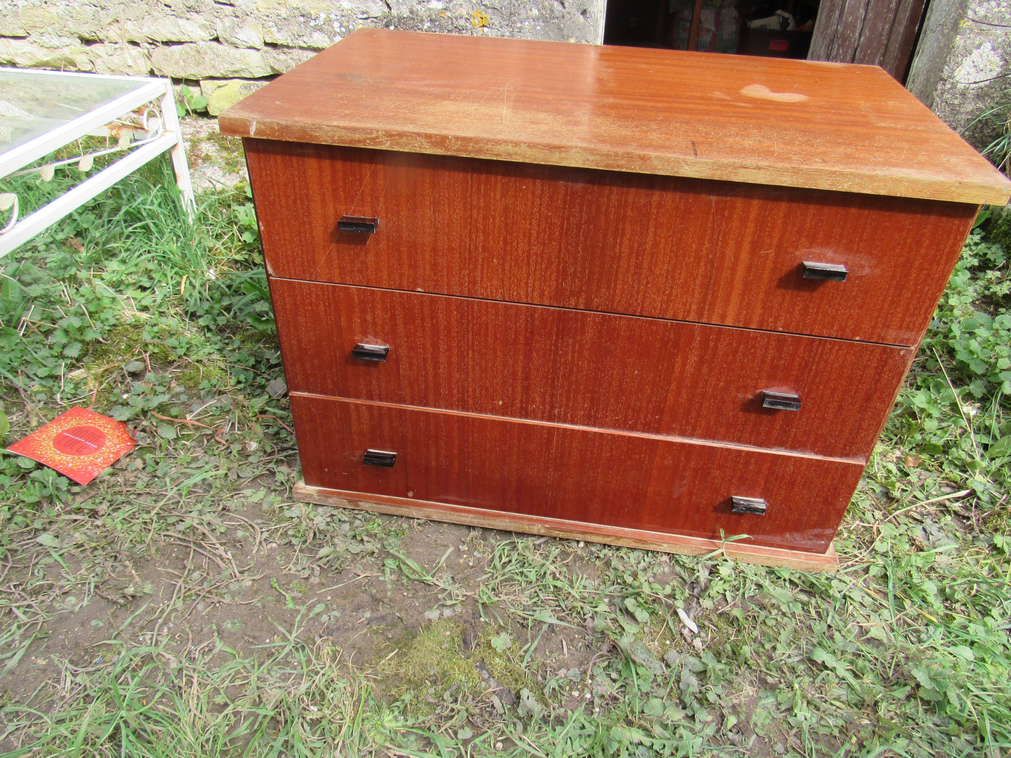 Low chest of drawers