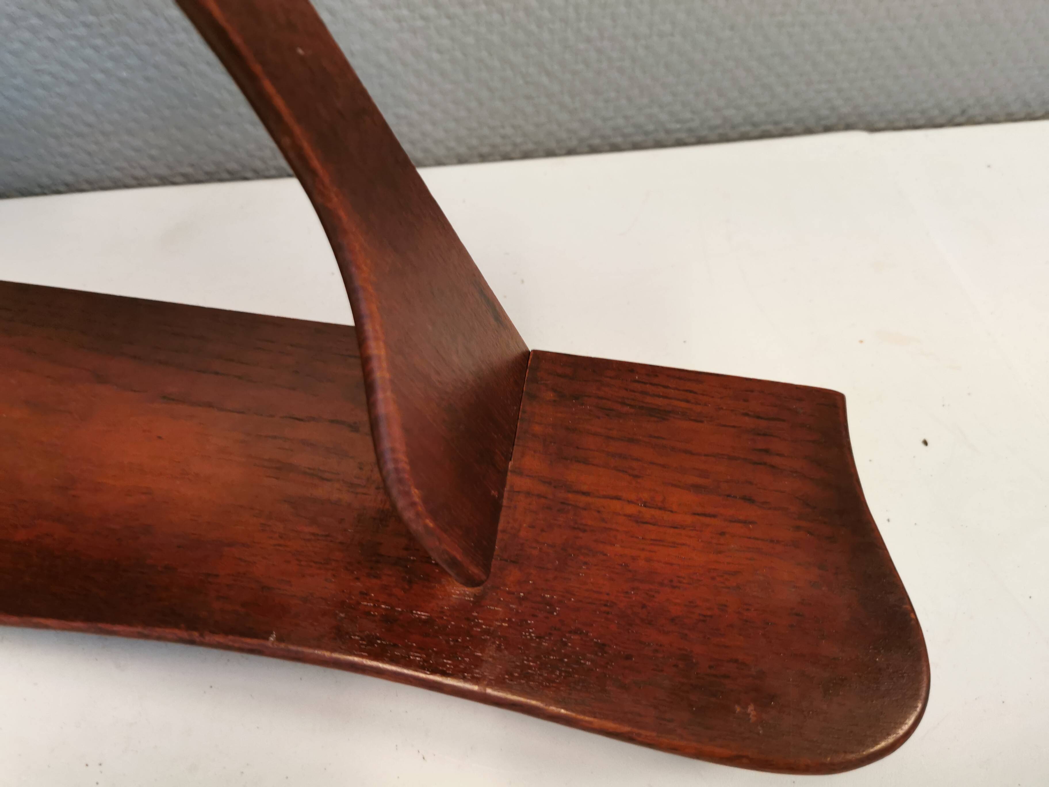 Beautiful shelf in solid teak wood designed/produced by Peder Moss 1950-1960s Denmark.