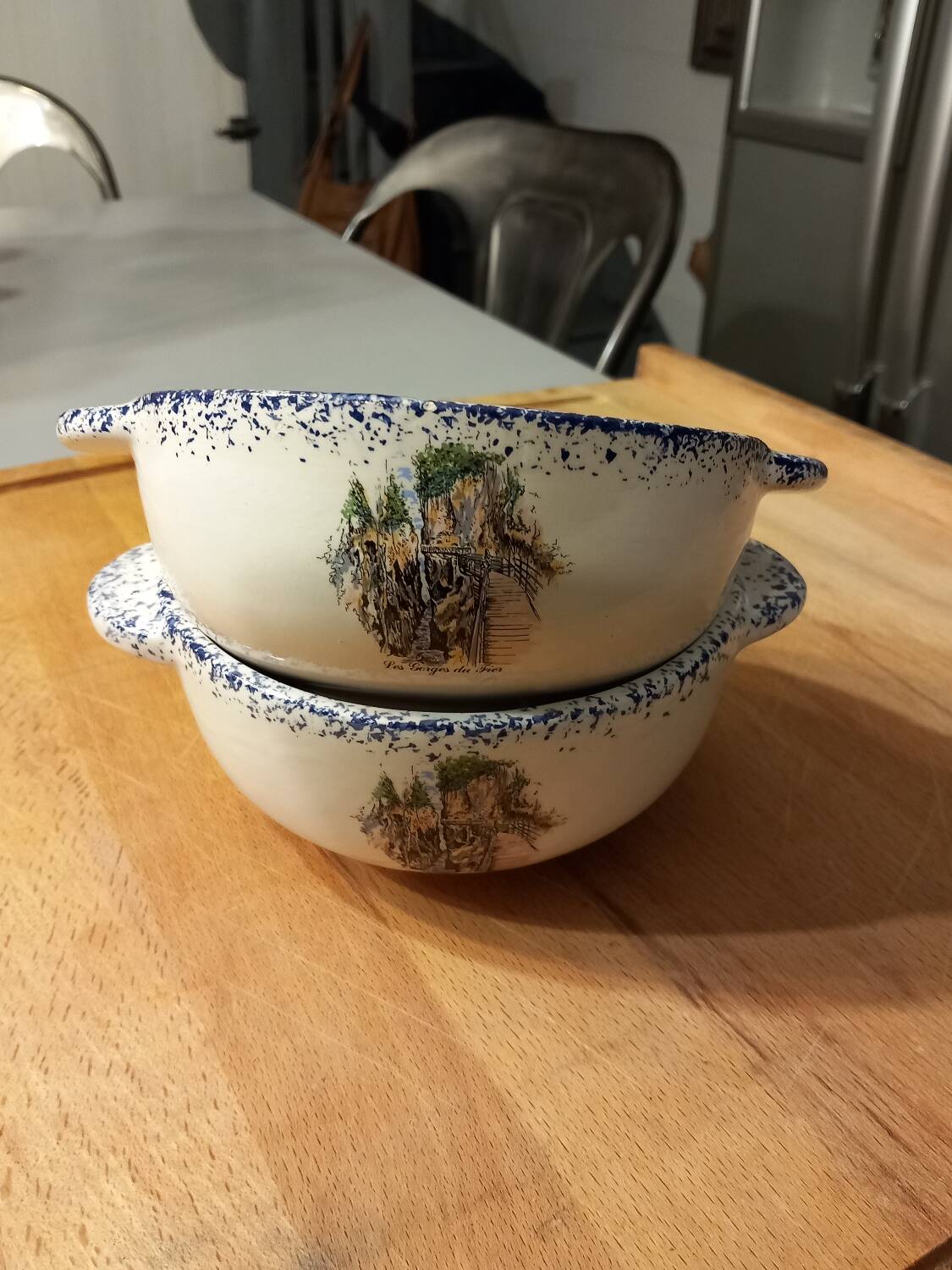 2 eared bowls in Haute Savoie earthenware