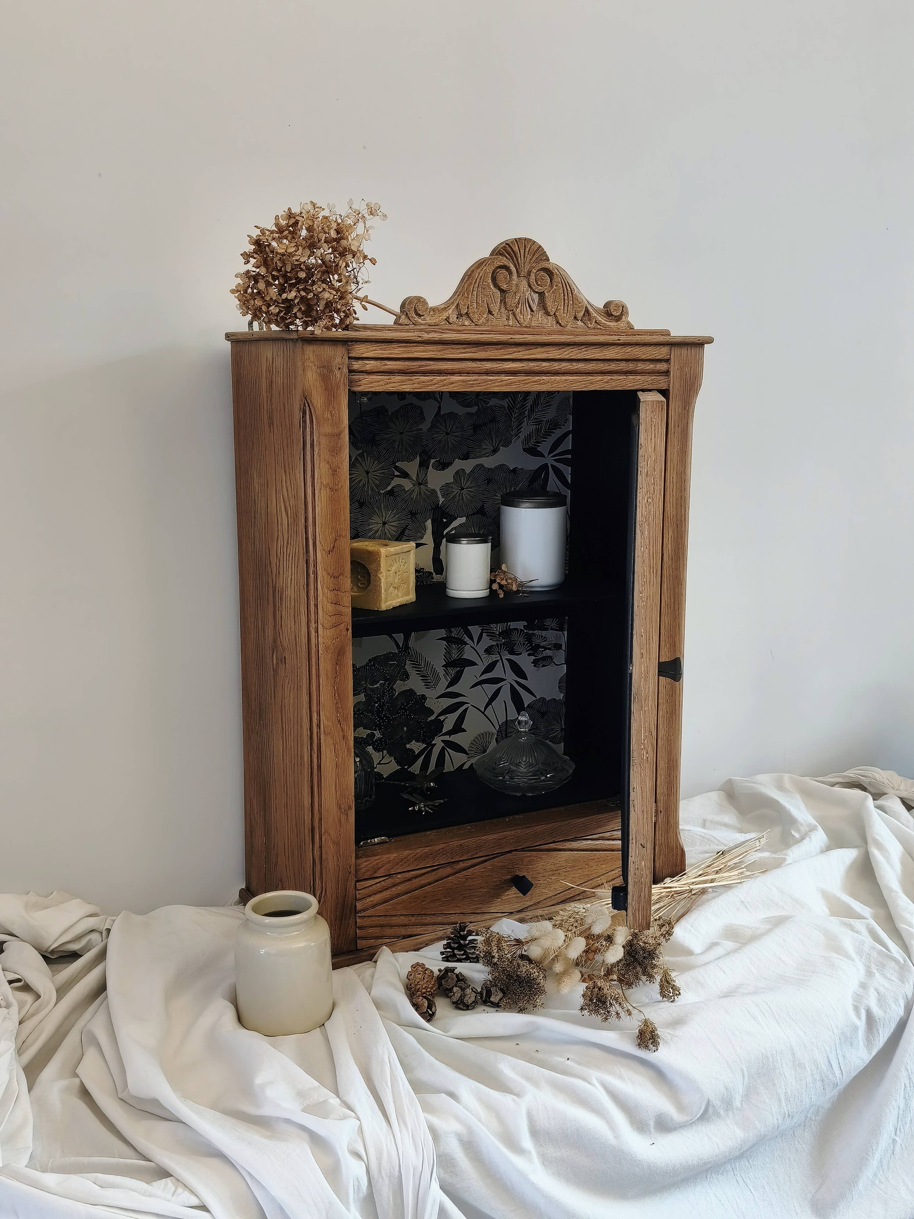 Pretty Art Deco style bathroom cabinet.