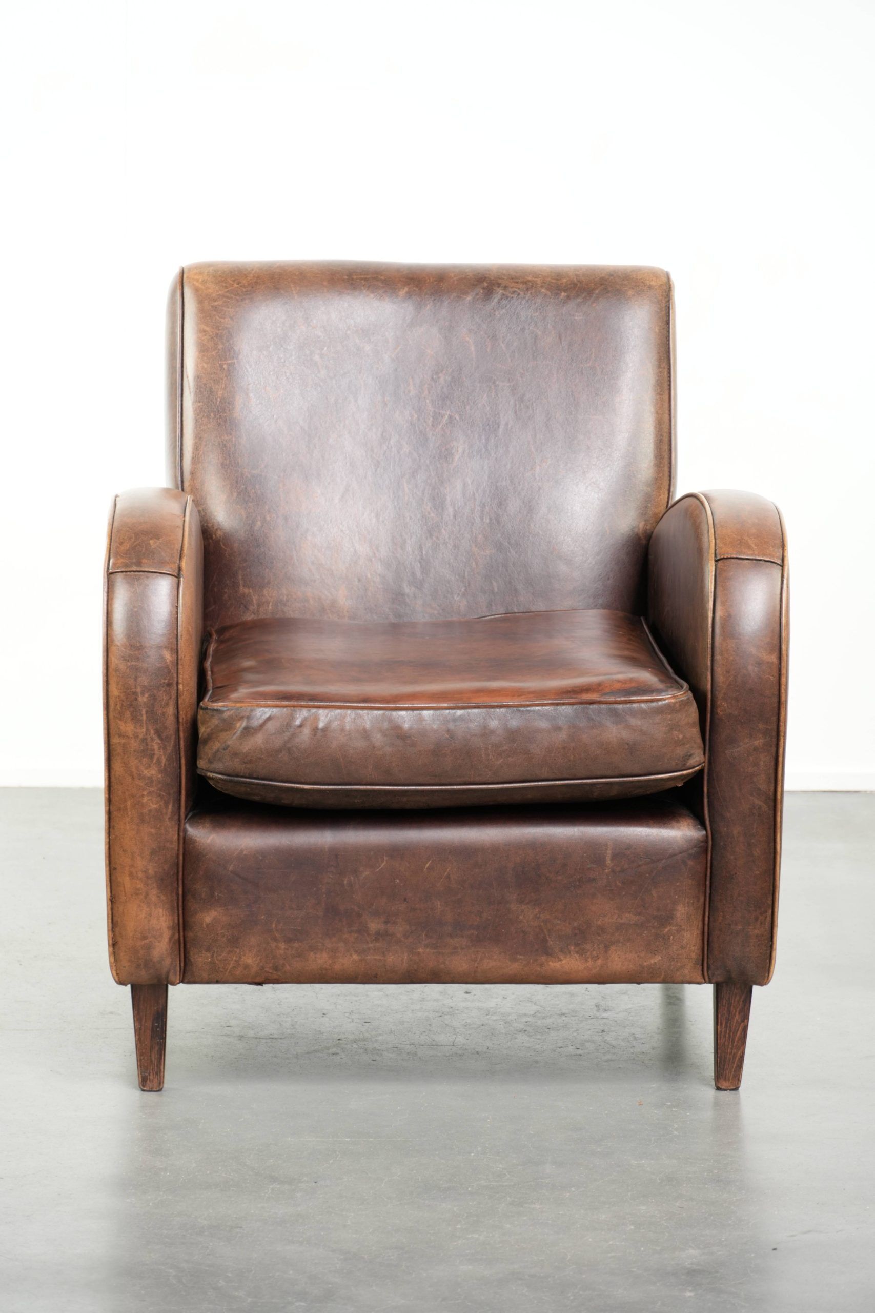 Sheepskin armchair with a timeless design and stunning warm colours