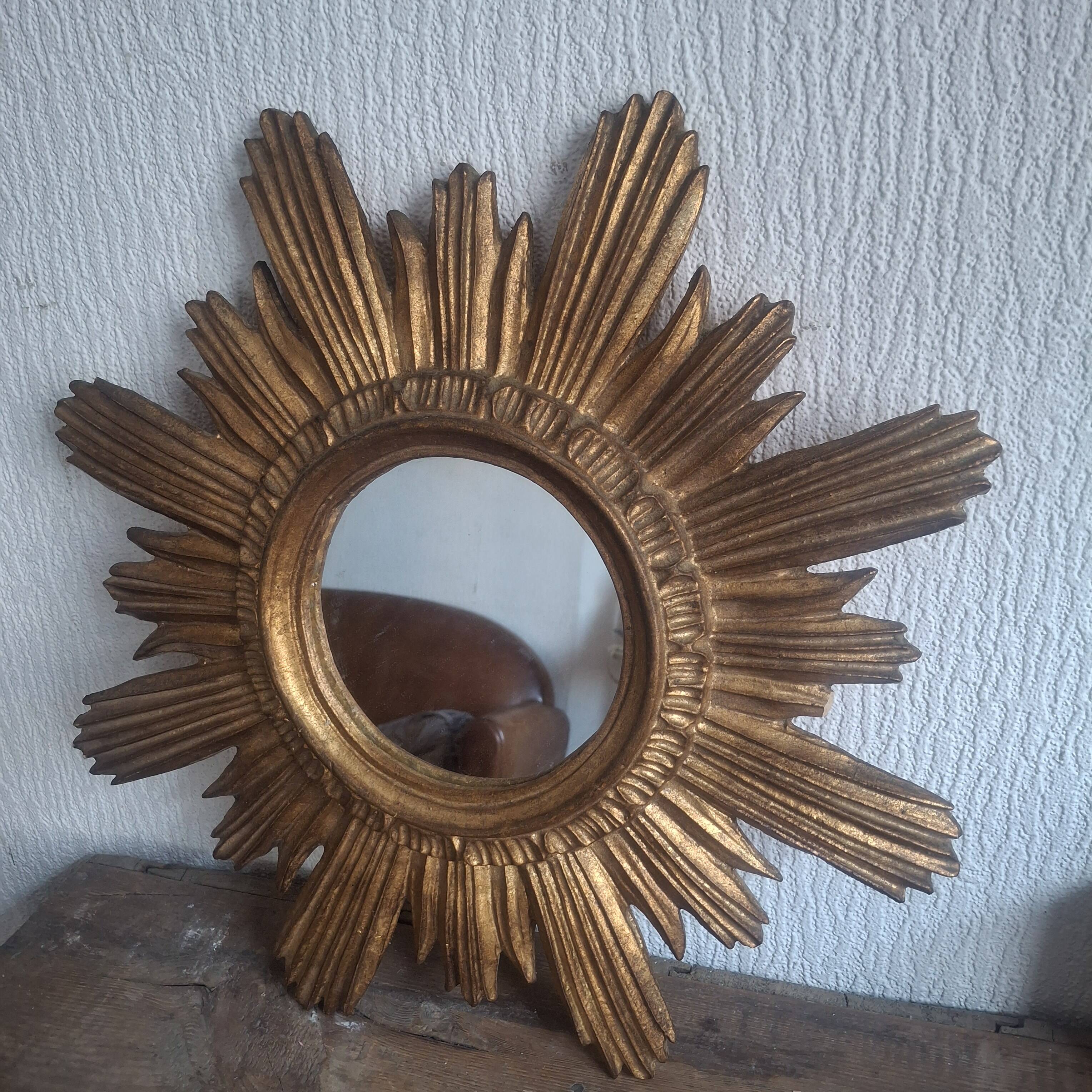 Vintage sun mirror in gilded wood. 1960