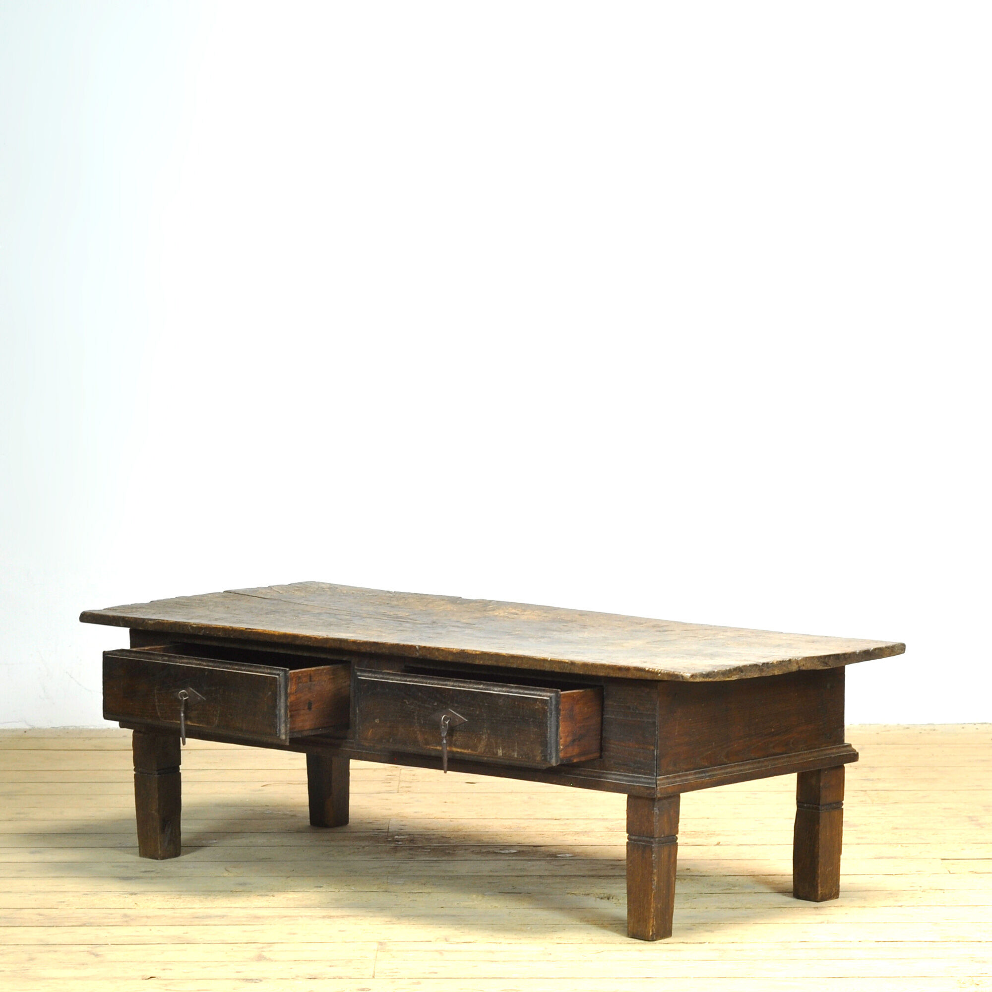 Table basse en chêne, vers 1820