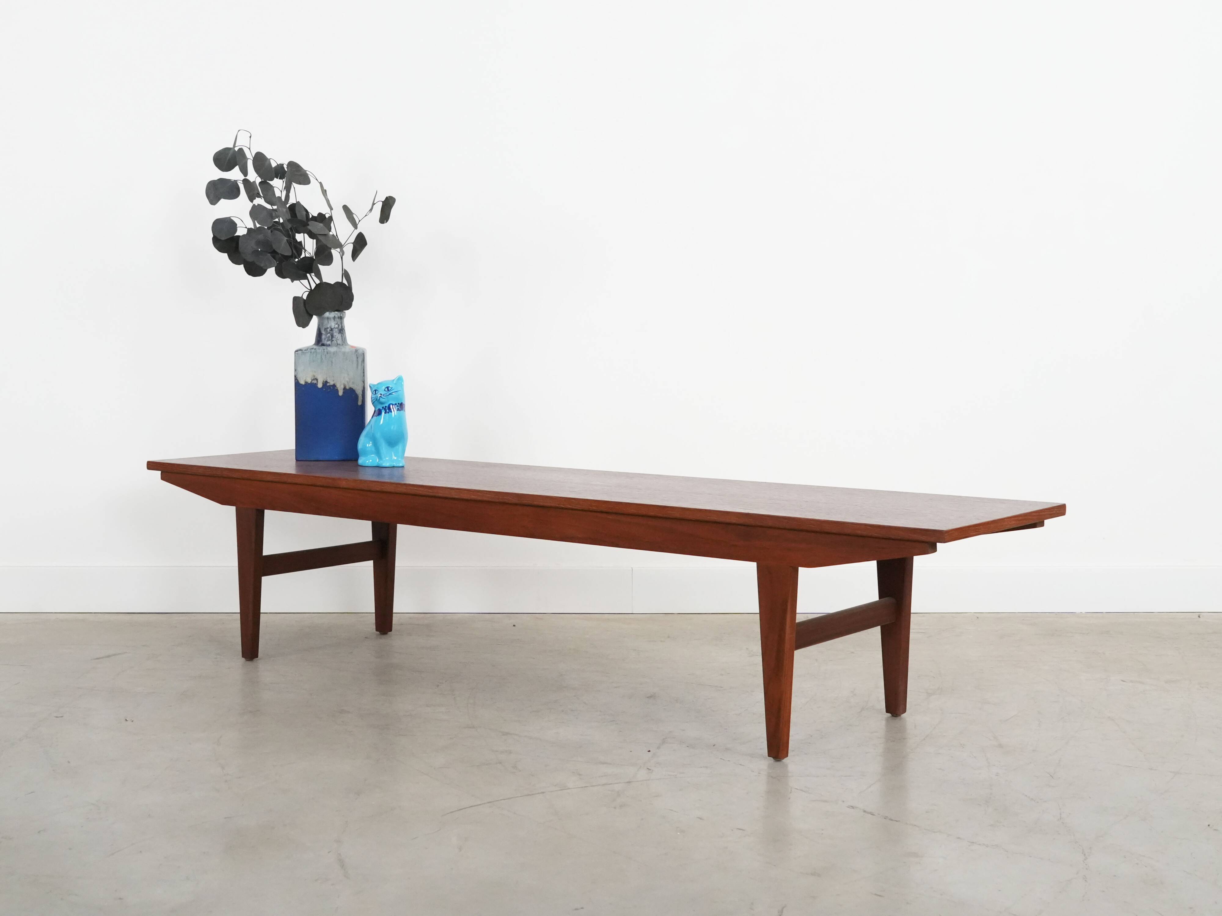 Low oak buffet, Danish design, 1970s, production: Denmark