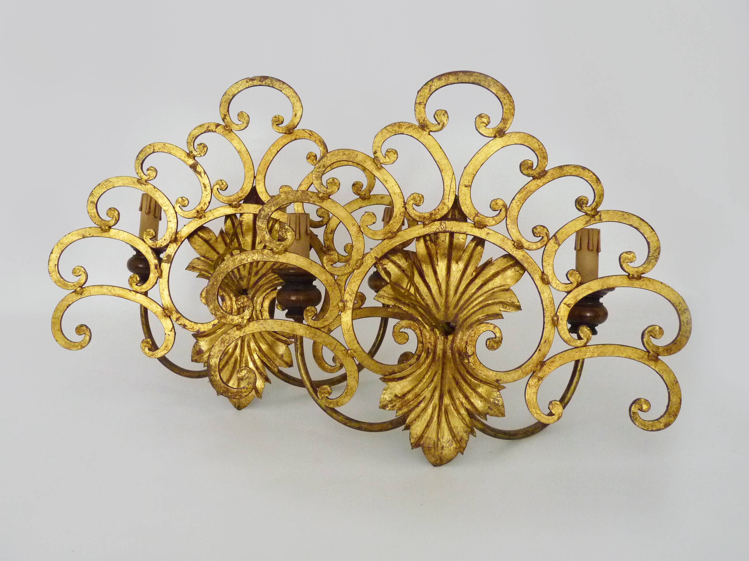 Large pair of Italian wall sconces in gilded wrought iron, 3 lights. 50