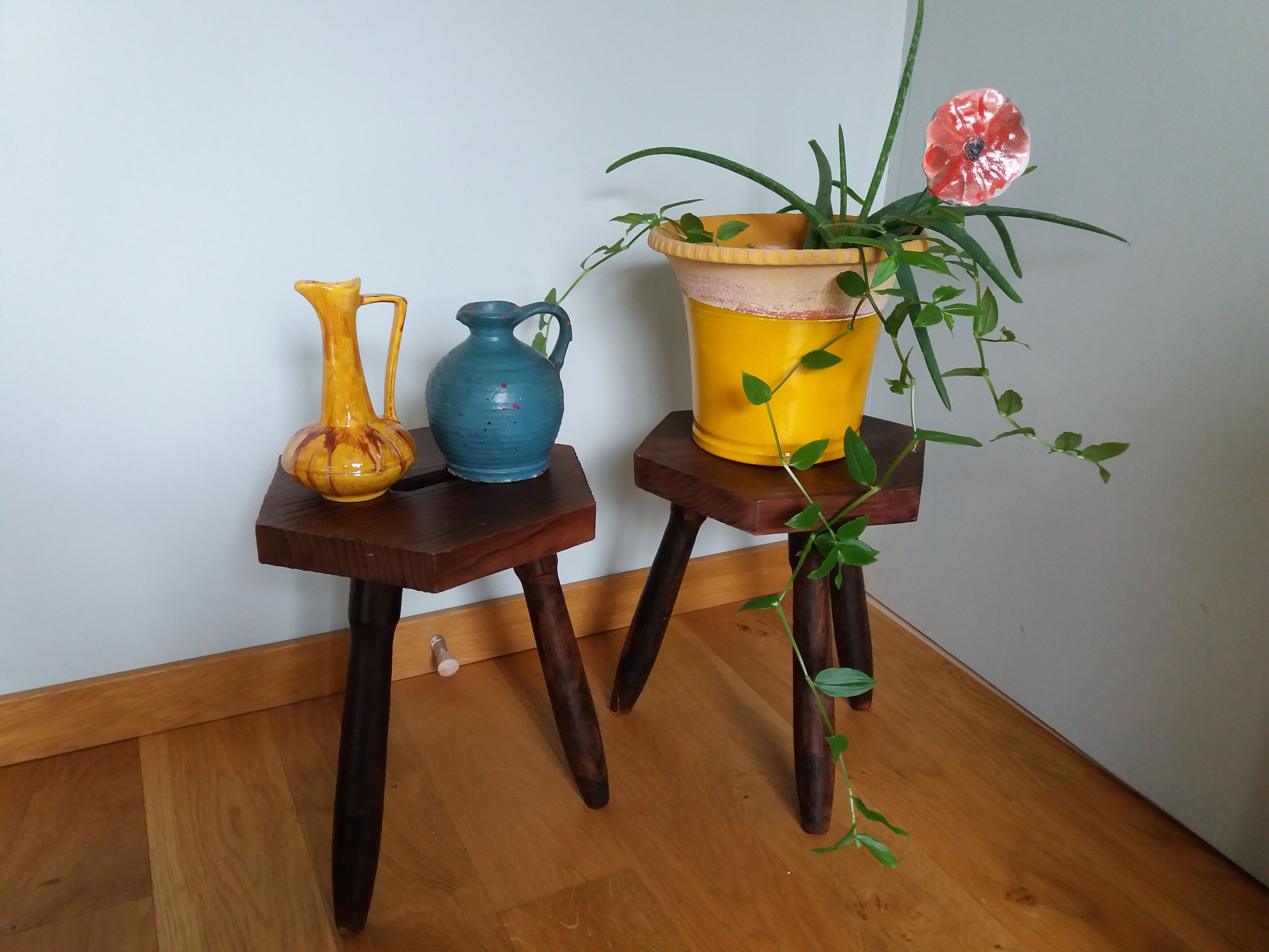 2 wooden tripod stools