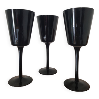 Set of 3 black crystal wine glasses