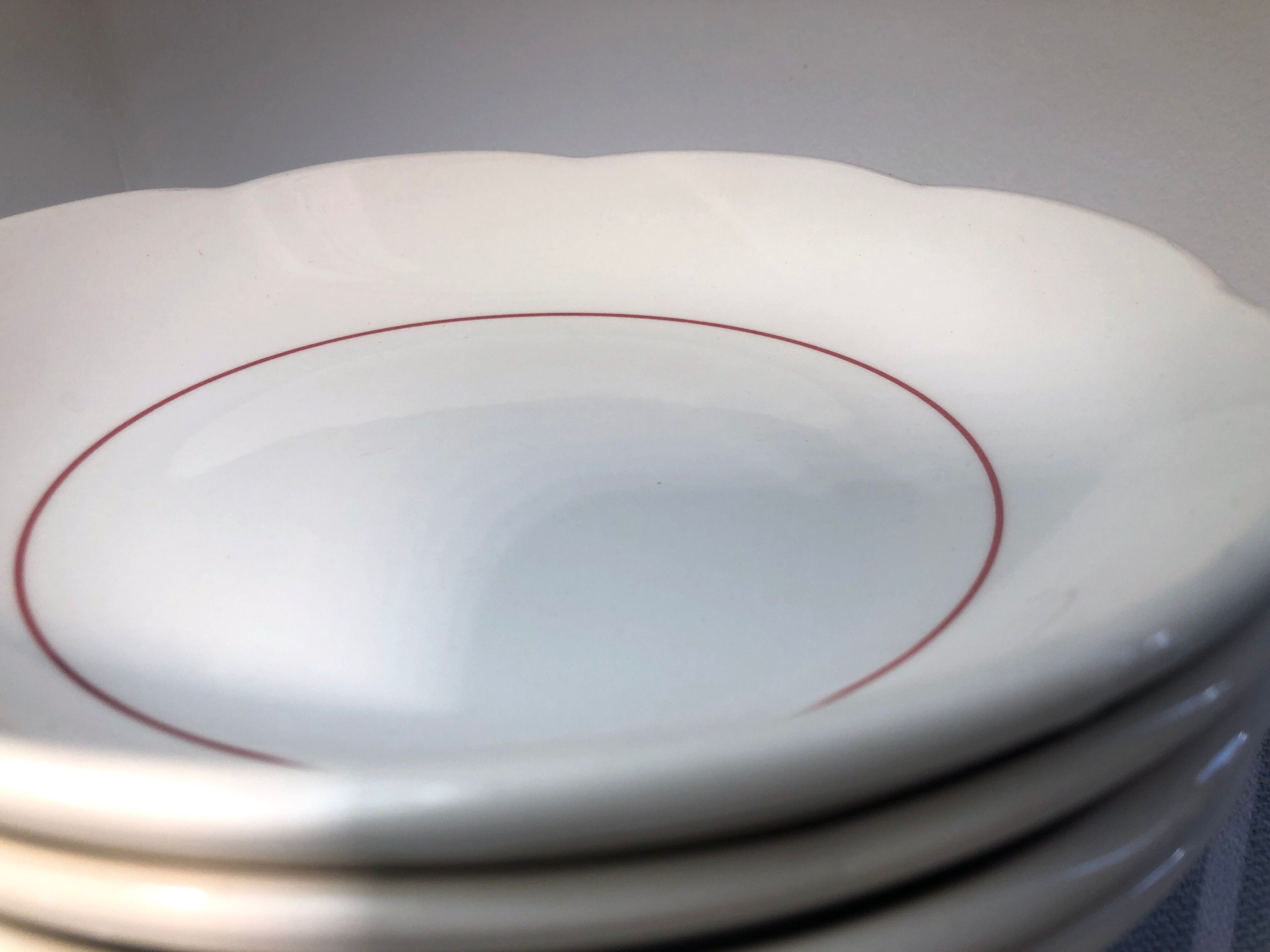 Hollow plates and vintage dessert Cream Raspberry Line