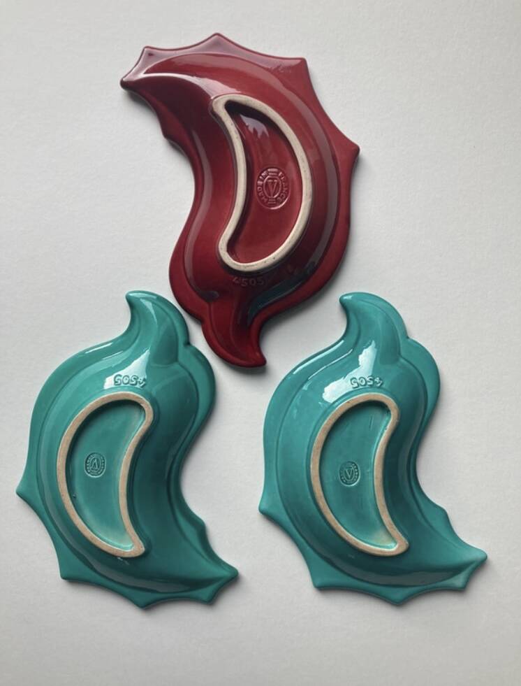 3 green and burgundy leaf-shaped bowls Verceram