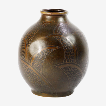 Vase Art déco en laiton de la dinanderie française évolution par Paul Louis Mergier