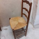 Lot of mulched chairs