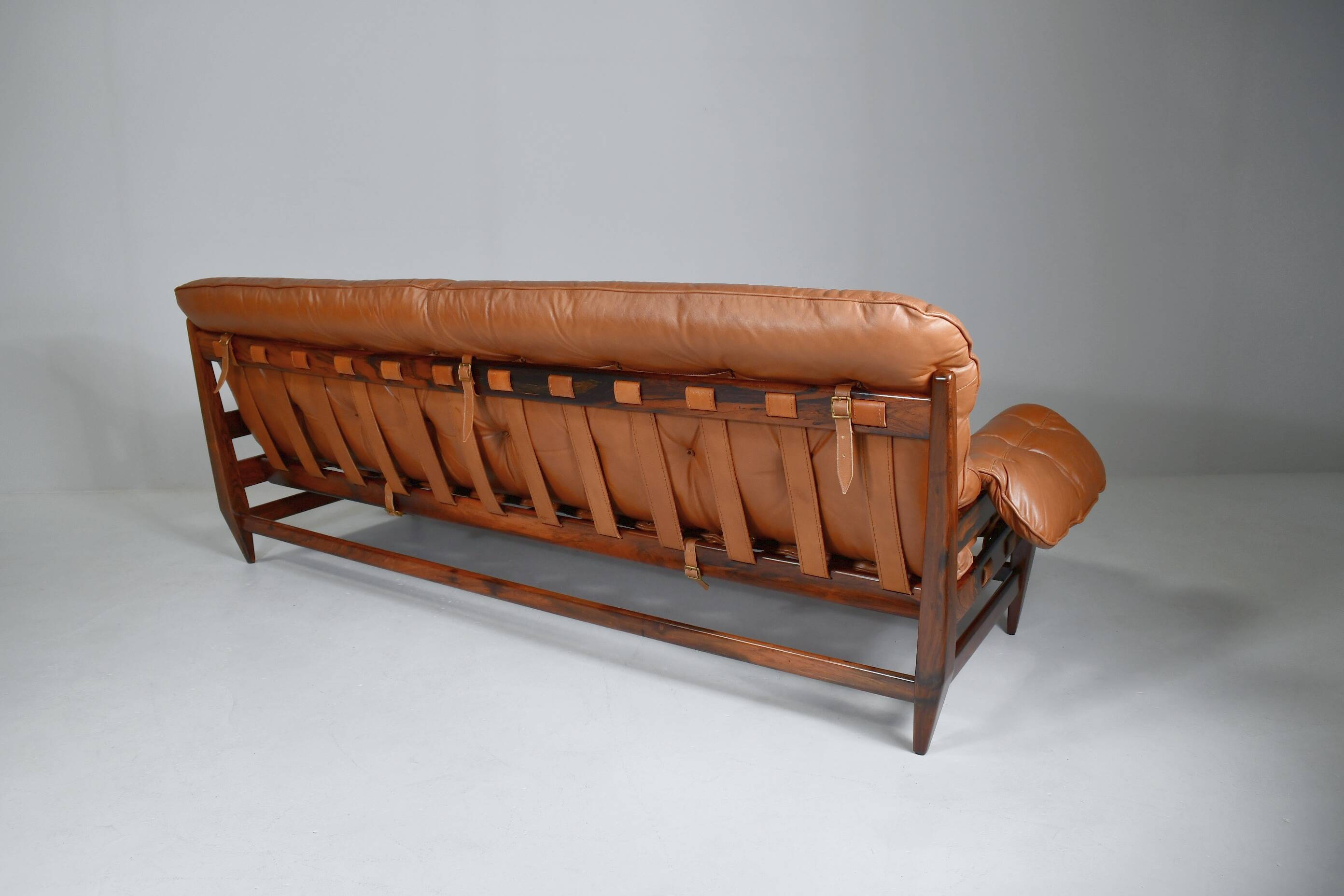Sofa "Rodeio" par Jean Gillon pour Italma Woodart. Brésil 1965.